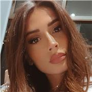 Docente di lettere impartisce lezioni nelle materie umanistiche (latino, italiano, ecc) con metodologie didattiche attive e innovative